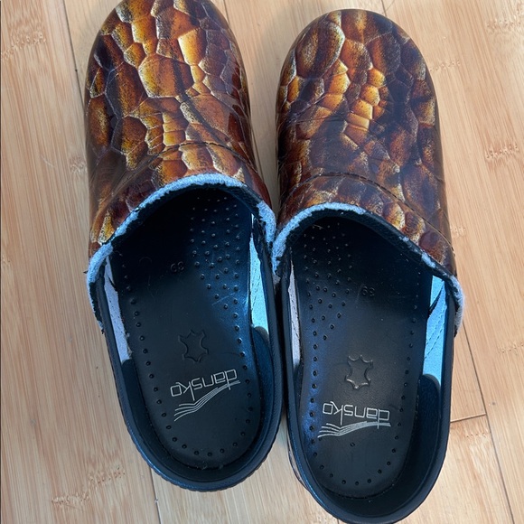 Dansko Patent Leather Slip On Clogs size Women’s
39, nurse clogs - Picture 4 of 8